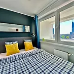 아파트 Gold 2 King Size Bed, Metro X2 Free Wifi, 50'tv Netflix, Hbo, Appletv+ *