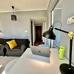 아파트 Gold 2 King Size Bed, Metro X2 Free Wifi, 50'tv Netflix, Hbo, Appletv+ *
