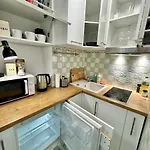 Gold 2 King Size Bed, Metro X2 Free Wifi, 50'tv Netflix, Hbo, Appletv+ *