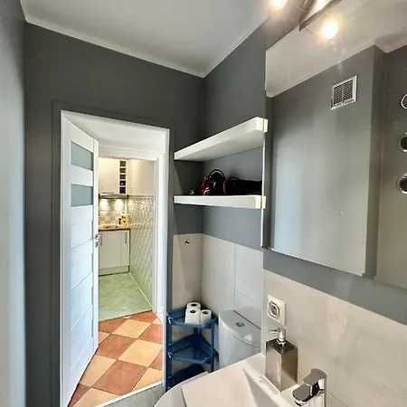 Gold 2 King Size Bed, Metro X2 Free Wifi, 50'tv Netflix, Hbo, Appletv+ Warsaw
