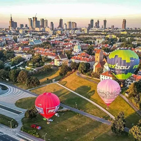 Gold 2 King Size Bed, Metro X2 Free Wifi, 50'tv Netflix, Hbo, Appletv+ Warsaw